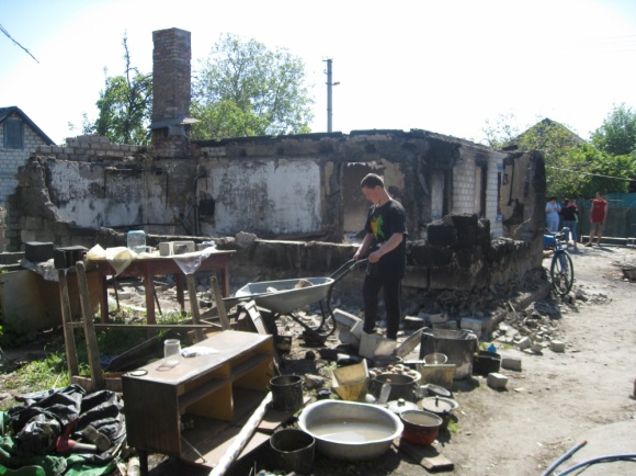 27-річний Віталій Щербак із Червоної Слободи виніс із палаючого будинку двох пенсіонерів 