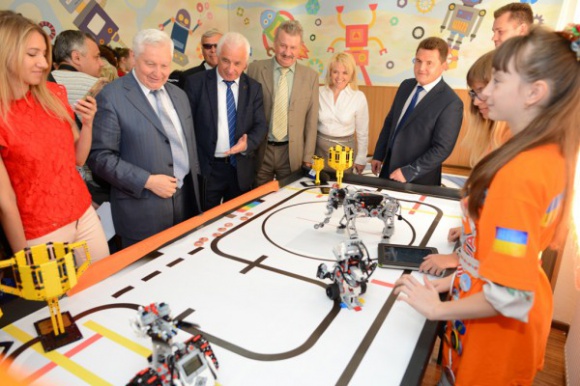 � �������� �������� ���������-����������� ����� STEM-�����