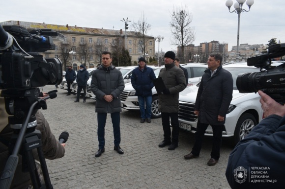 Медичним амбулаторіям Черкащини передано ключі від 12 нових автомобілів
