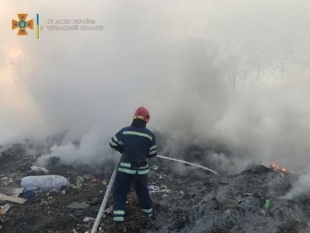 На сміттєзвалищі на Монастирищині ліквідували пожежу 
