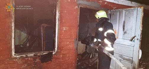 За минулу добу в Звенигородському районі ліквідували дві пожежі
