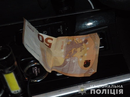 Уночі в Звенигородці нетверезий водій ВАЗ-2101 запропонував патрульним 50 євро за непритягнення до відповідальності  