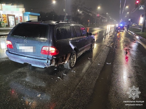 На Чигиринській нетверезий водій Daewoo Nexia врізався в Mercedes-Benz