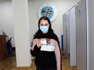 У Христинівці вперше в Черкаській області видано посвідку на тимчасове проживання в Україні 