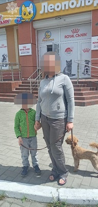 Черкаські патрульні розшукали маму 5-річного хлопчика, який заблукав у місті 