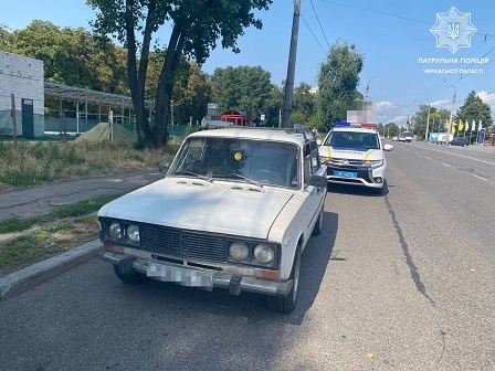 На Смілянській патрульні виявили у водія ВАЗ 2106 підроблене посвідчення 