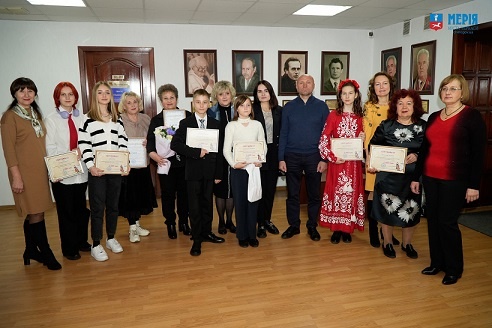 Учням мистецьких шкіл Черкас вручили сертифікати на стипендії міського голови