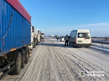 У Черкаській області зберігаються вкрай складні погодні умови на дорогах 